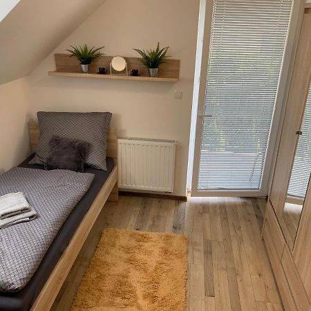 Cozy 2-Bedroom Vacation Apartment With Entire Top Floor Gaj  Kültér fotó