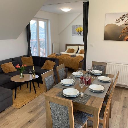 Cozy 2-Bedroom Vacation Apartment With Entire Top Floor Gaj  Kültér fotó