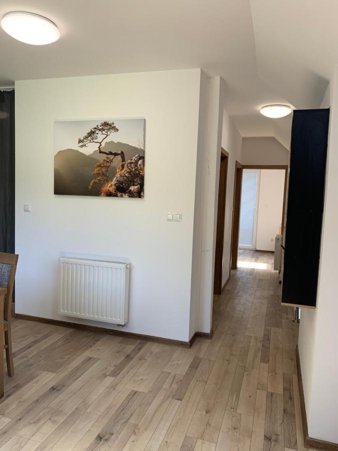Cozy 2-Bedroom Vacation Apartment With Entire Top Floor Gaj  Kültér fotó