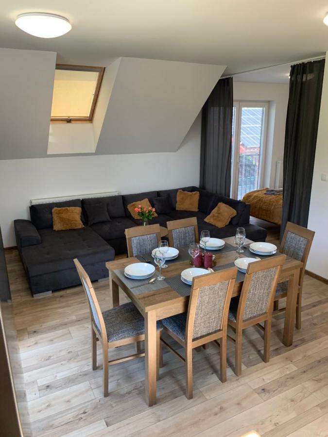 Cozy 2-Bedroom Vacation Apartment With Entire Top Floor Gaj  Kültér fotó