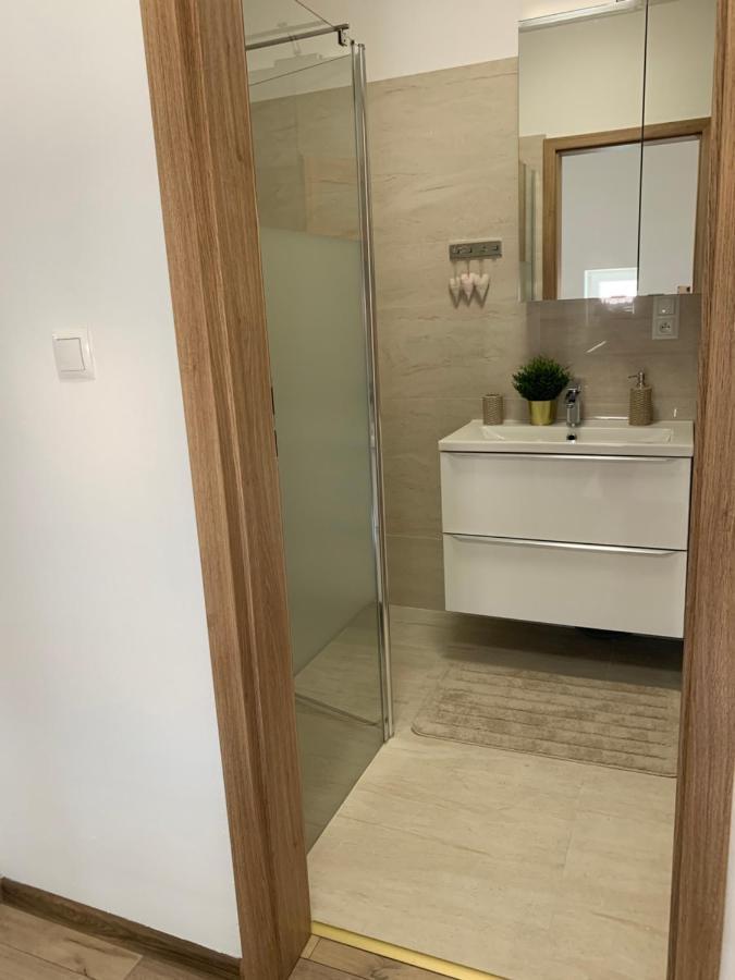 Cozy 2-Bedroom Vacation Apartment With Entire Top Floor Gaj  Kültér fotó