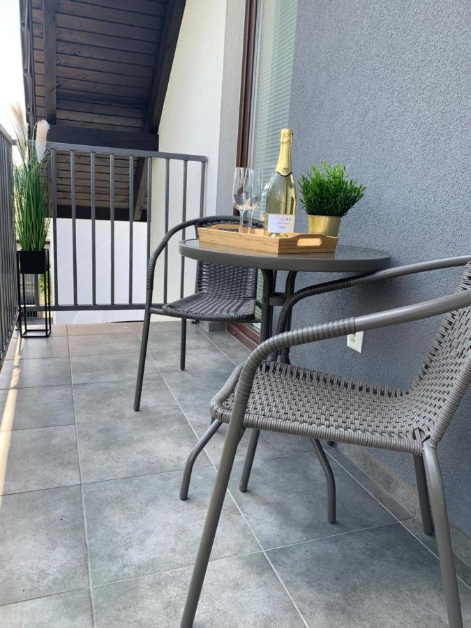 Cozy 2-Bedroom Vacation Apartment With Entire Top Floor Gaj  Kültér fotó