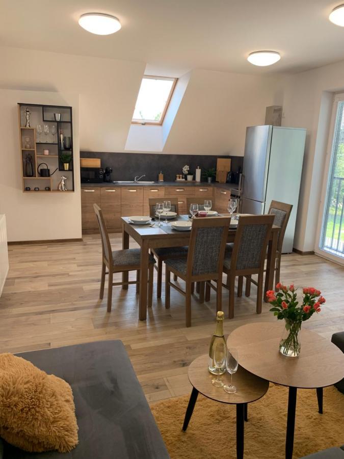 Cozy 2-Bedroom Vacation Apartment With Entire Top Floor Gaj  Kültér fotó
