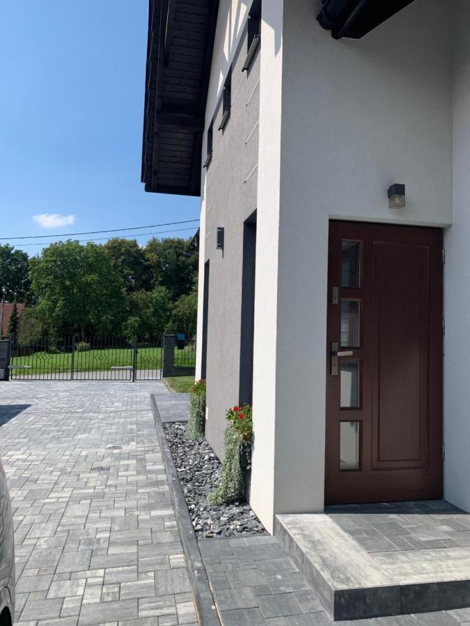 Cozy 2-Bedroom Vacation Apartment With Entire Top Floor Gaj  Kültér fotó