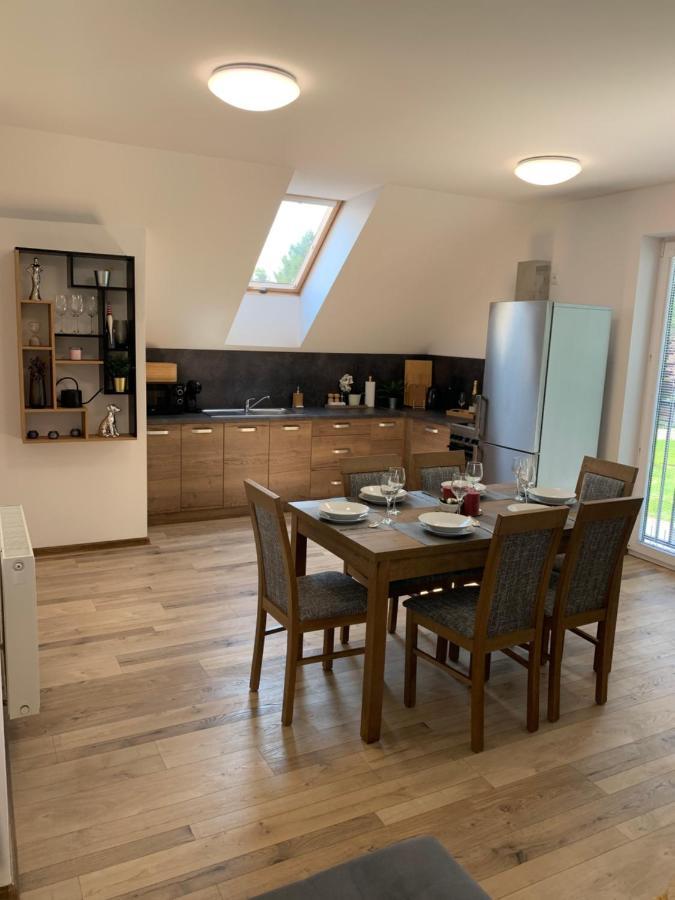 Cozy 2-Bedroom Vacation Apartment With Entire Top Floor Gaj  Kültér fotó